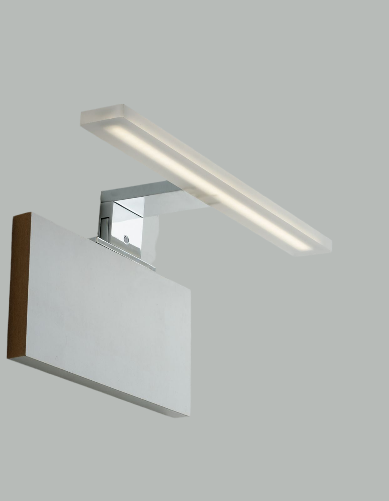Applique da specchio led integrato con struttura in alluminio e diffusore in acrilico con fissaggio su cornice o su specchio 8W 819lm 4000°k collezione AQUA Applique da specchio led integrato con struttura in alluminio e diffusore in acrilico con fissaggio su cornice o su specchio 8W 819lm 4000°k collezione AQUA